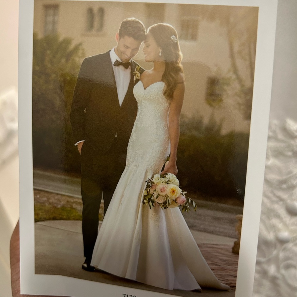 Brand new, never worn Stella York wedding gown